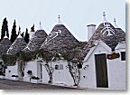 Simboli su alcuni trulli ad Alberobello